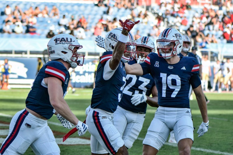 Florida Atlantic falls to UConn in offensive thriller