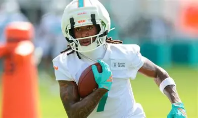 Raiders Dominate Dolphins in Season Opener