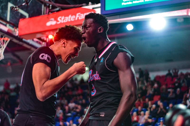 Carlyle's 22 points leads Florida Atlantic in the Battle of Owls