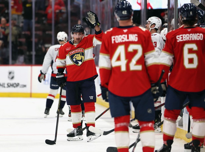 Brad Marchand Gets 1,000th NHL Point