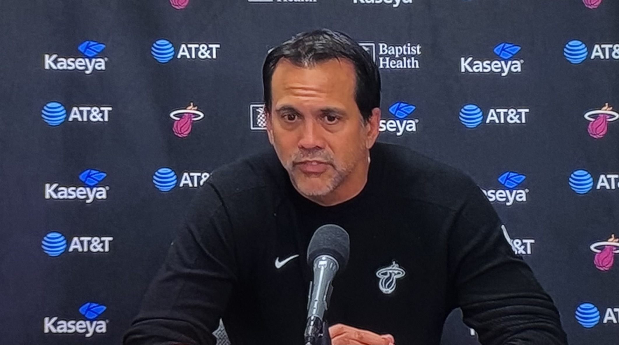 Image for Mateo’s Hoop Diary: Heat fall apart