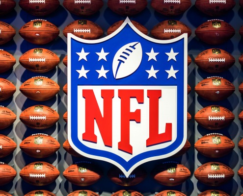 Which NFL Teams do Sports Betting Sites Favor to Compete at Super Bowl LVI?