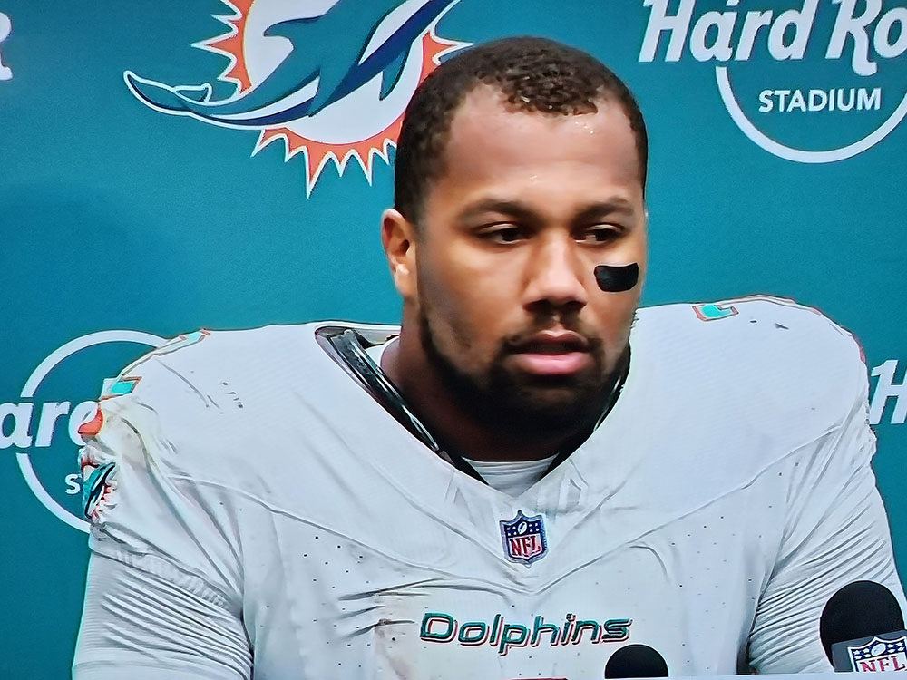 Bradley Chubb had three sacks for Dolphins in rout of Jets.
