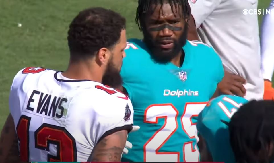 Xavien Howard and the Miami Dolphins defense had a rough time in a 45-17 loss to the Tampa Bay Buccaneers.