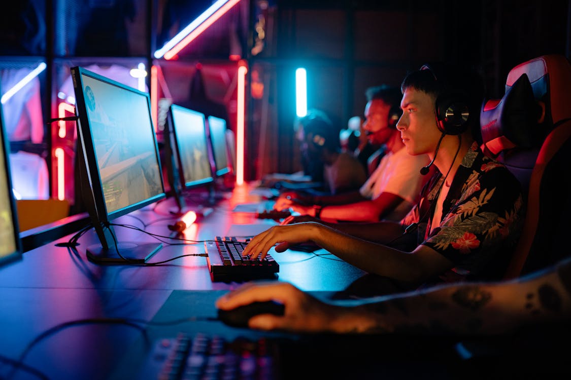 Decoding the Data: Navigating Esports Stats for Competitive Advantage