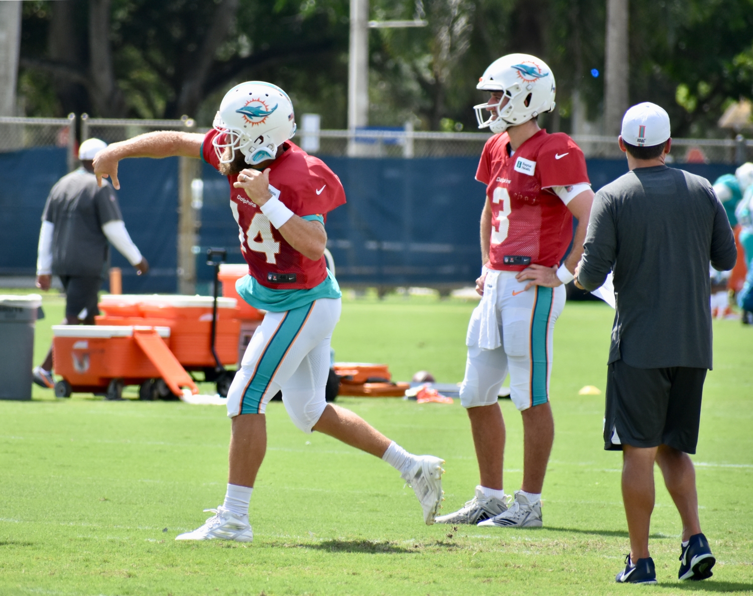 Ryan Fitzpatrick, left, and Josh Rosen are still vying for the starting QB job with the Dolphins. (Photo/Tony Capobianco)